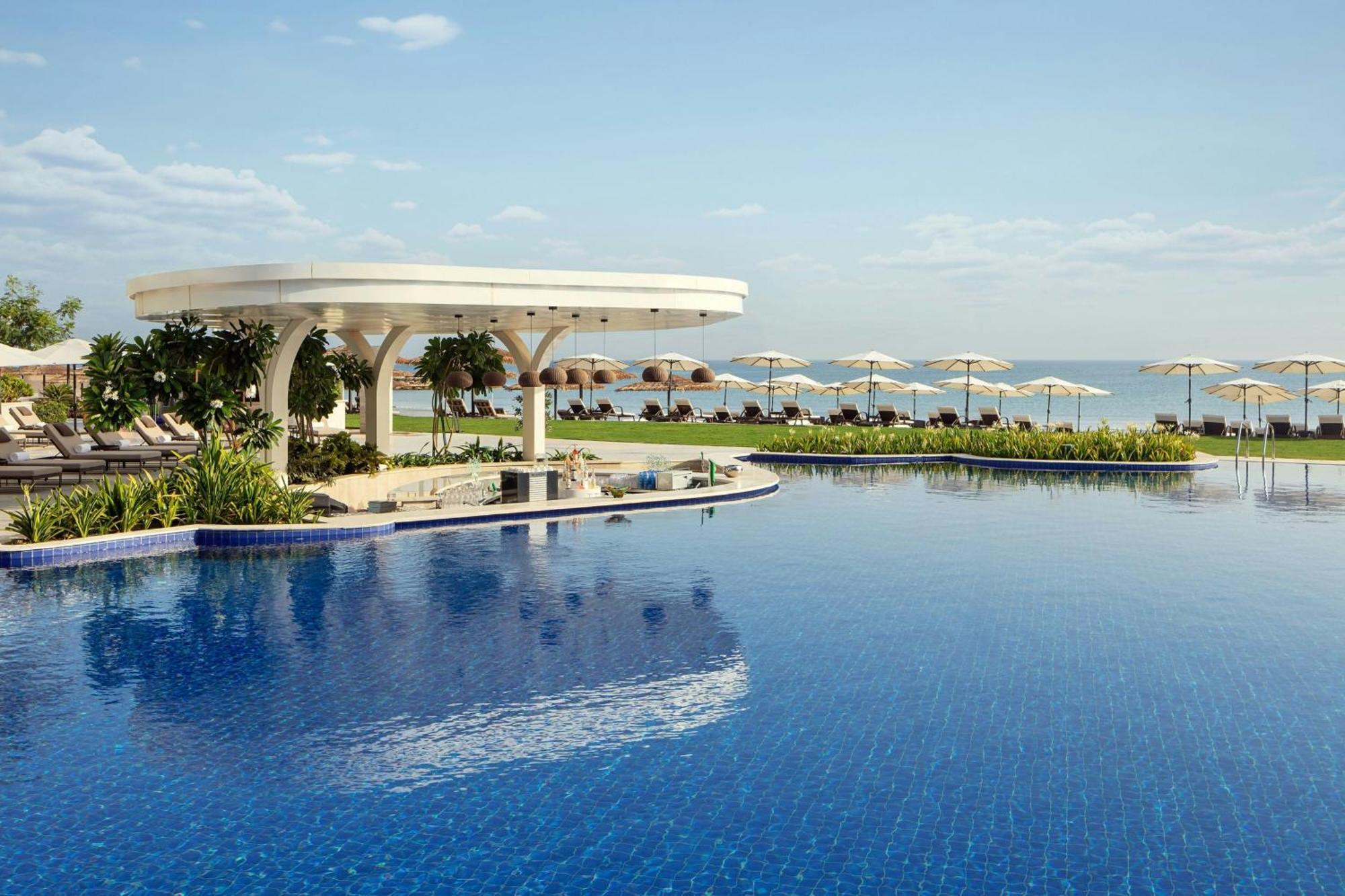The St Regis Al Mouj Muscat Resort Exterior photo